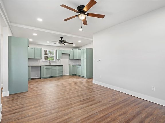 5th image of 253 Waddell Ave