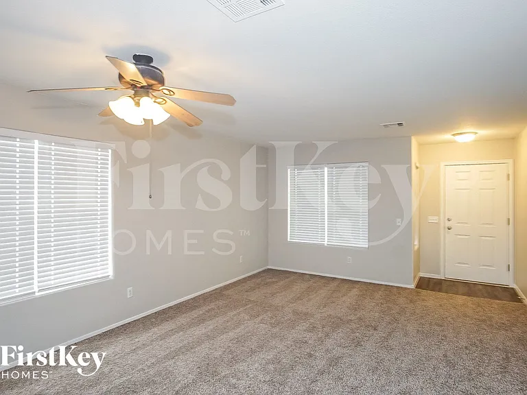 985 Blue Lantern Dr — Photo 3