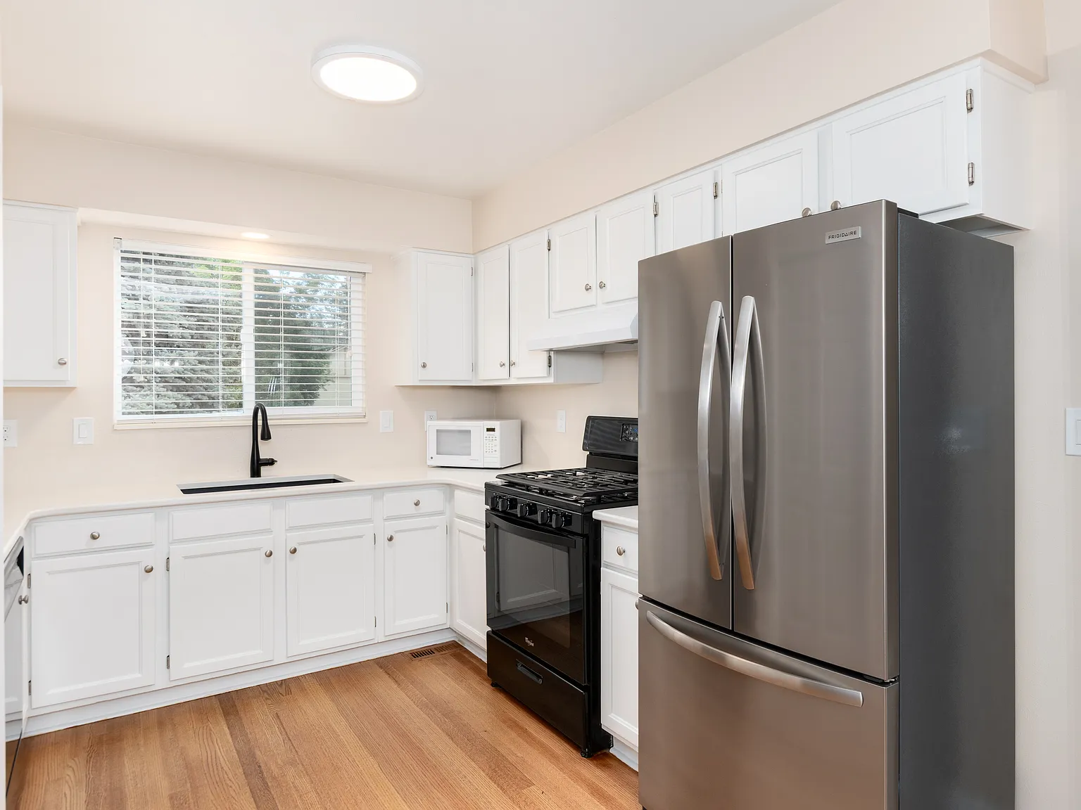 4 bed, 1875 sqft, $2,795 — Photo 4