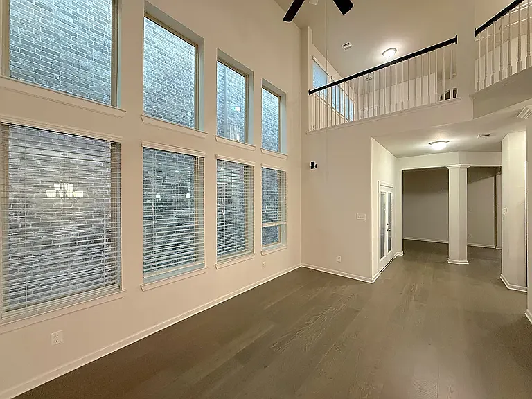 4 bed, 2757 sqft, $3,300 — Photo 3