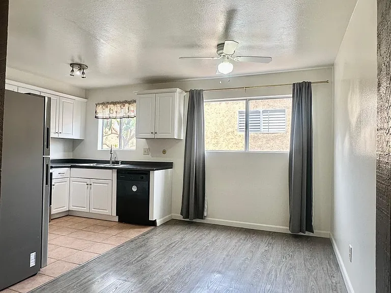 882 N Victor Ave #18 — Photo 6