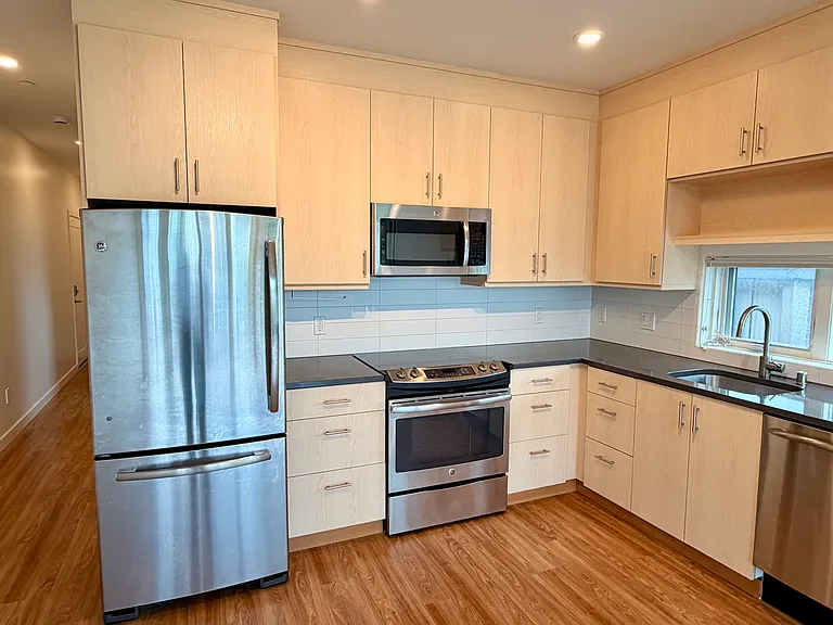 109 12th Ave E #305 — Photo 7