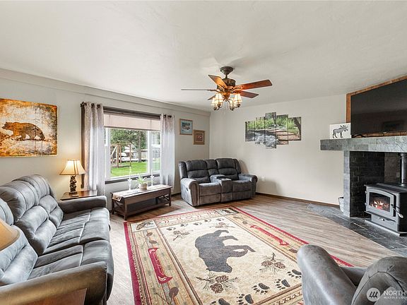 4th image of 34919 243rd Avenue SE