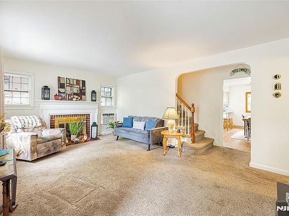4th image of 81 W Gouverneur Avenue