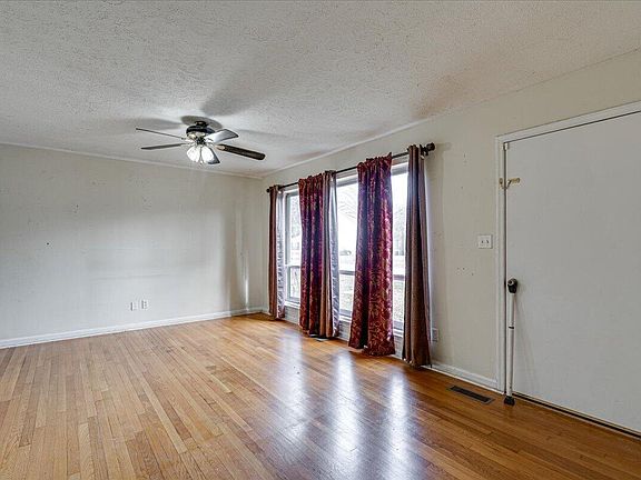 4th image of 807 Carden Ave