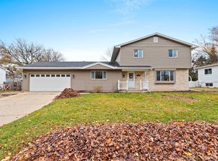 1222 Lynrose Ln, Neenah, WI 54956