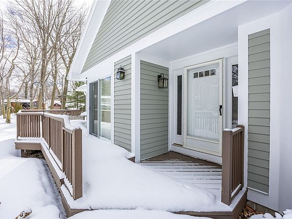 4th image of 65 Running Brook Ln