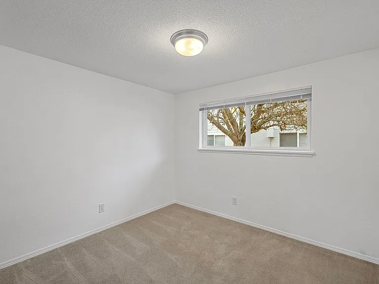 Manhattan Apartments - Normandy Park — Photo 33