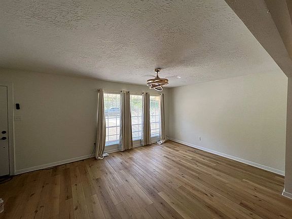 3rd image of 1121 Lake Court Dr
