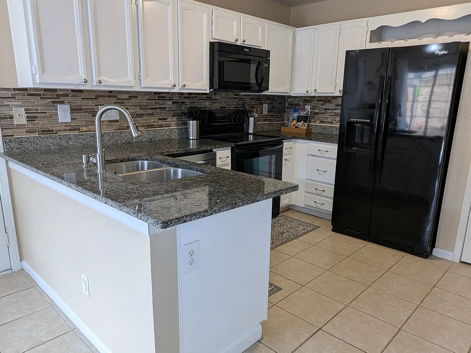 1 bed, 1558 sqft, $1,300 — Photo 2