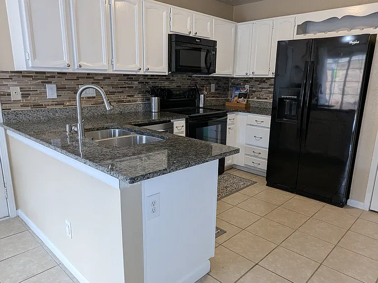 1909 Lavaca Ct — Photo 2