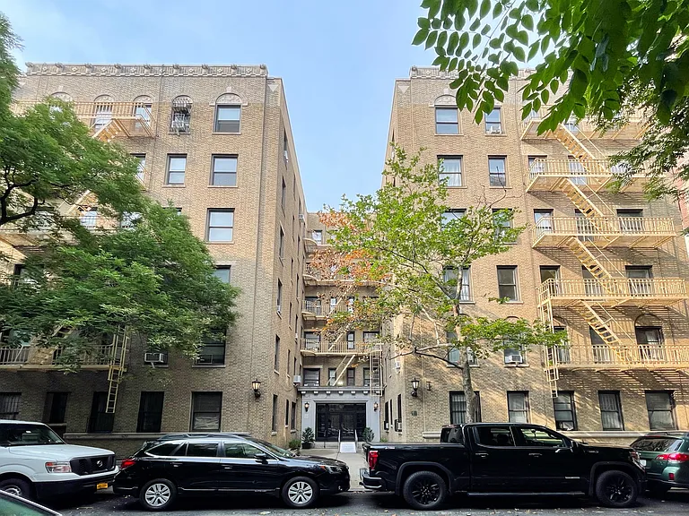 111 W 16th St #1J — Photo 7