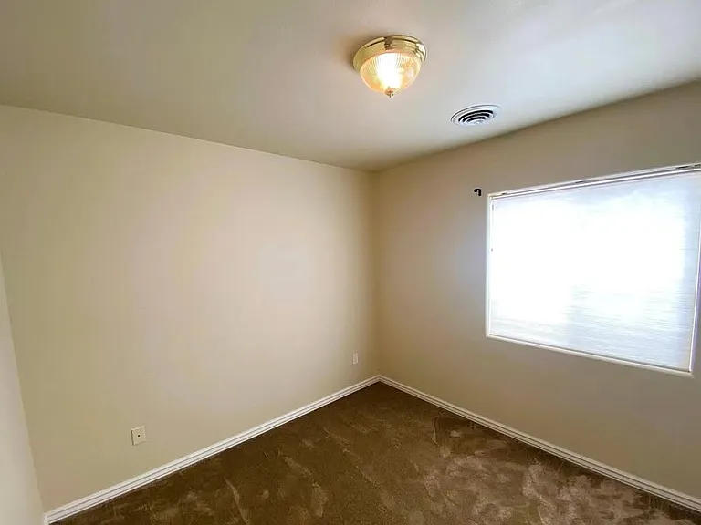 1912 Hollyhock Cir — Photo 31