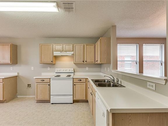 5th image of 1102 Lowndes Ln