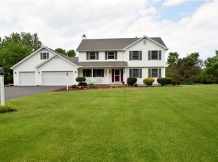 1230 Lake Point Dr, Webster, NY 14580
