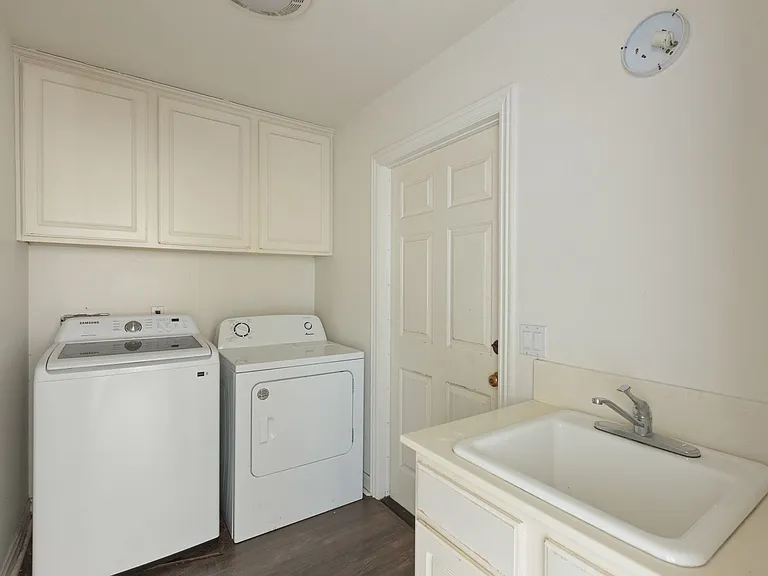 22100 Tiara St — Photo 13