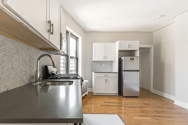 Rented by Dixon Advisory USA Inc. | media 6