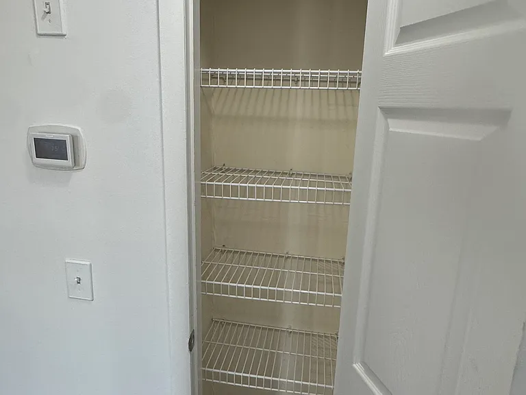 49 Country Dr W — Photo 24