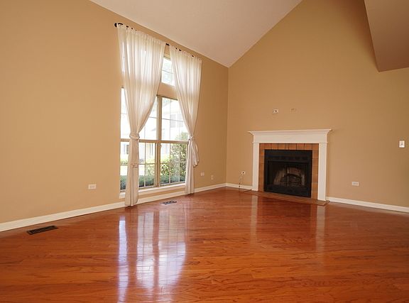 3rd image of 1032 N Knollwood Dr