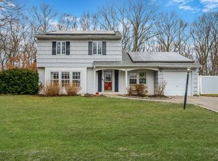 25 Nottingham Dr, Middle Island, NY 11953