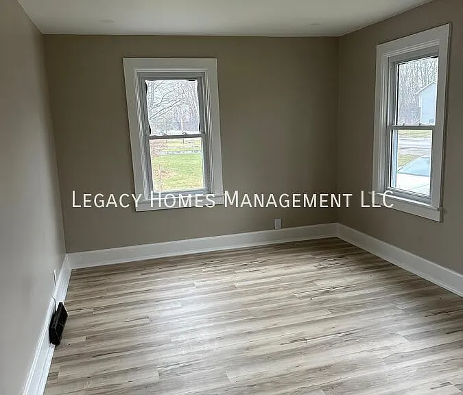 962 Lakeview Dr — Photo 6