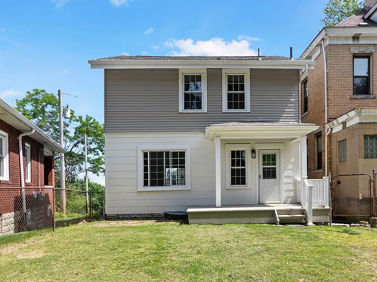 350 Ridgewood Ave — Photo 3