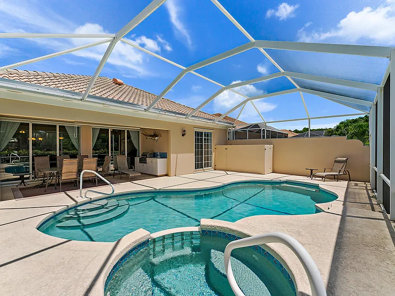 8485 SE Palm Hammock Ln — Photo 39