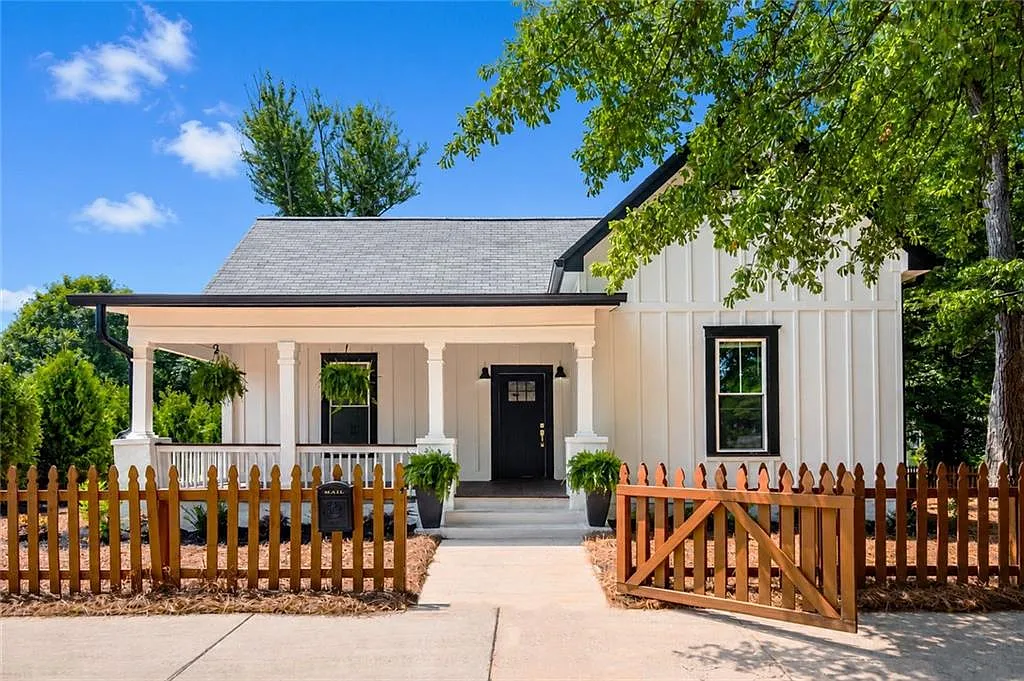 4 bed, 2.0 bath, 2059 sqft, $4,500 — Photo 1