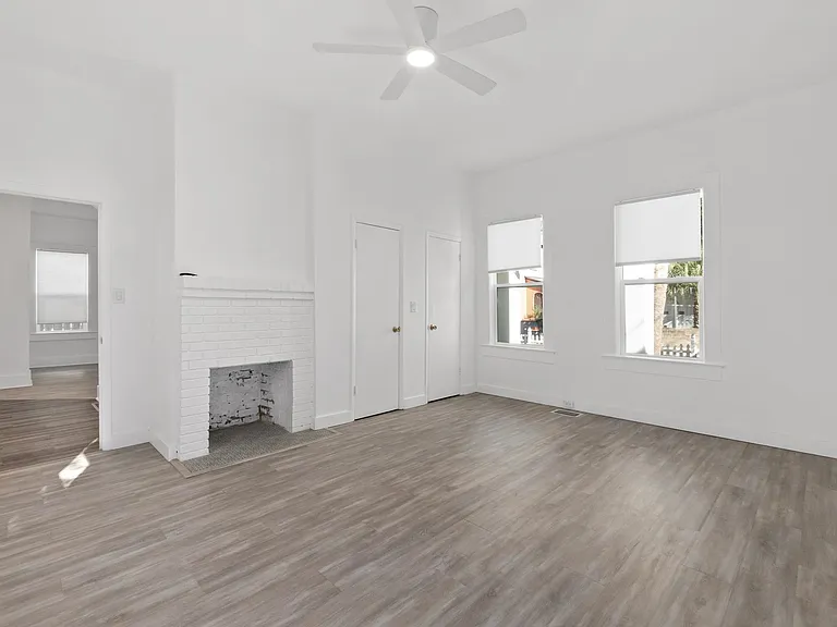 348 Charlotte St — Photo 10