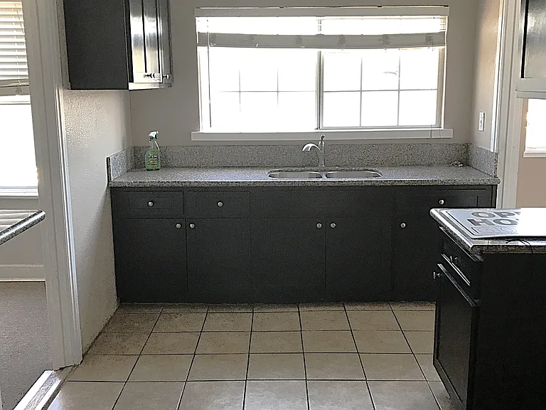 1608 W 35th St #1610-1/2 — Photo 15