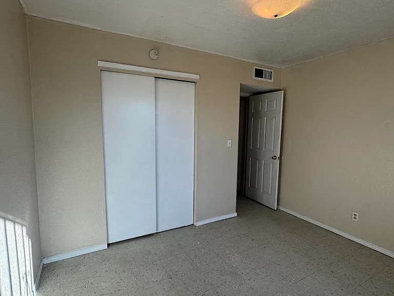 943 Montera Rd — Photo 13