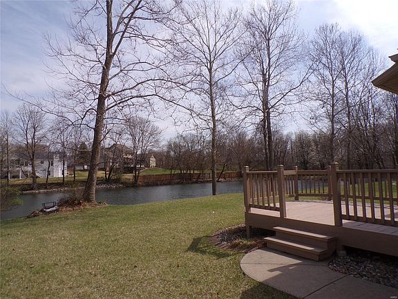 3rd image of 1068 Meadow Lake Dr