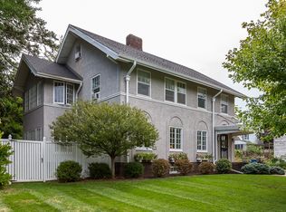 1116 10th St, Moline, IL 61265
