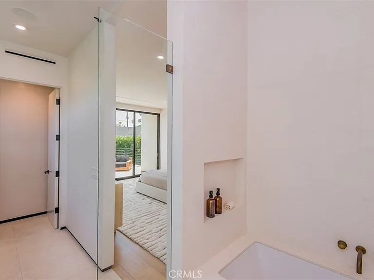 9018 Dorrington Ave — Photo 46