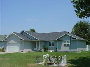 340 Cherokee Ct, Marshfield, MO 65706