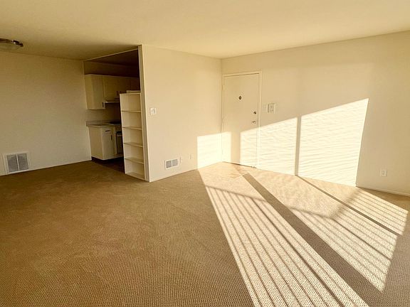 3rd image of 90 Parkridge Dr APT 8