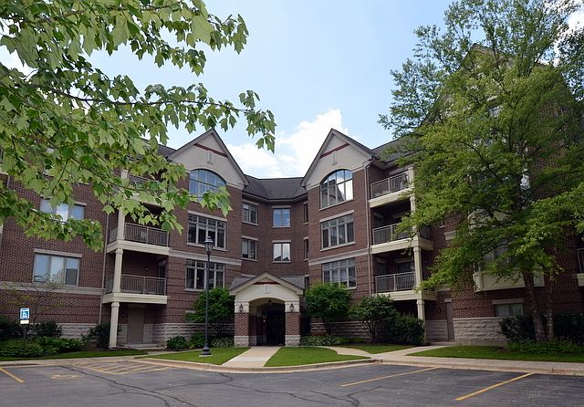 1st image of 405 Village Grn Unit 205