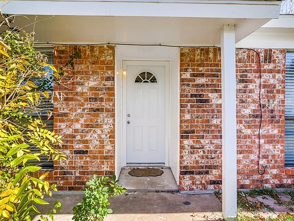 3rd image of 2513 Chariot Ln