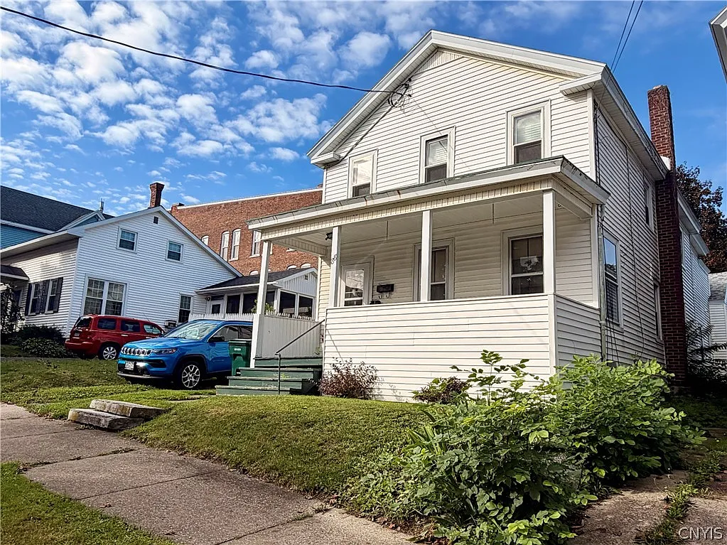 1 bed, 1.0 bath, 2363 sqft, $1,300 — Photo 2