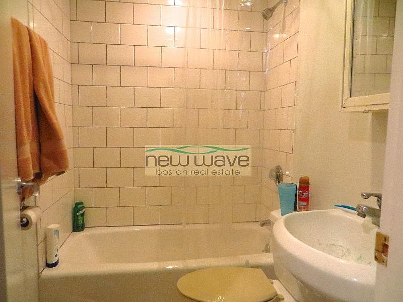2nd image of 174 Saint Botolph St APT 3
