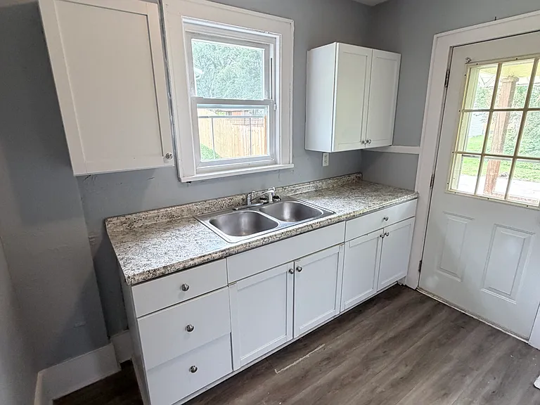 317 Arch Ave SE — Photo 5