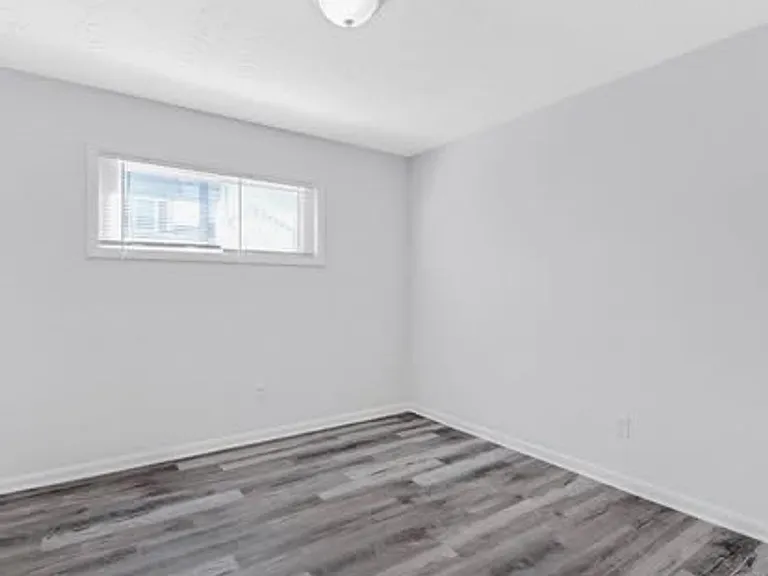 642 Dresden Dr — Photo 14