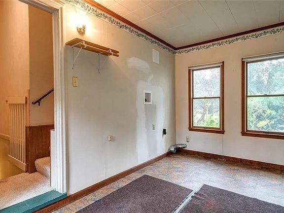 5th image of 37 Brown St