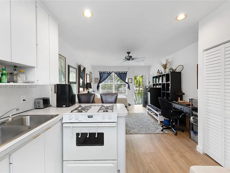 2445 Lake Pancoast Dr #J — Photo 6