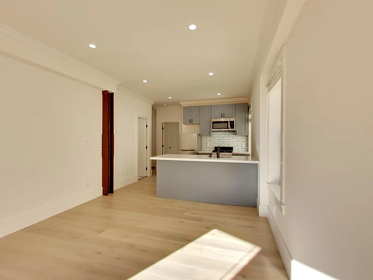 535 Taylor Street — Photo 2