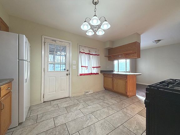 3rd image of 450 E Mulberry Ct