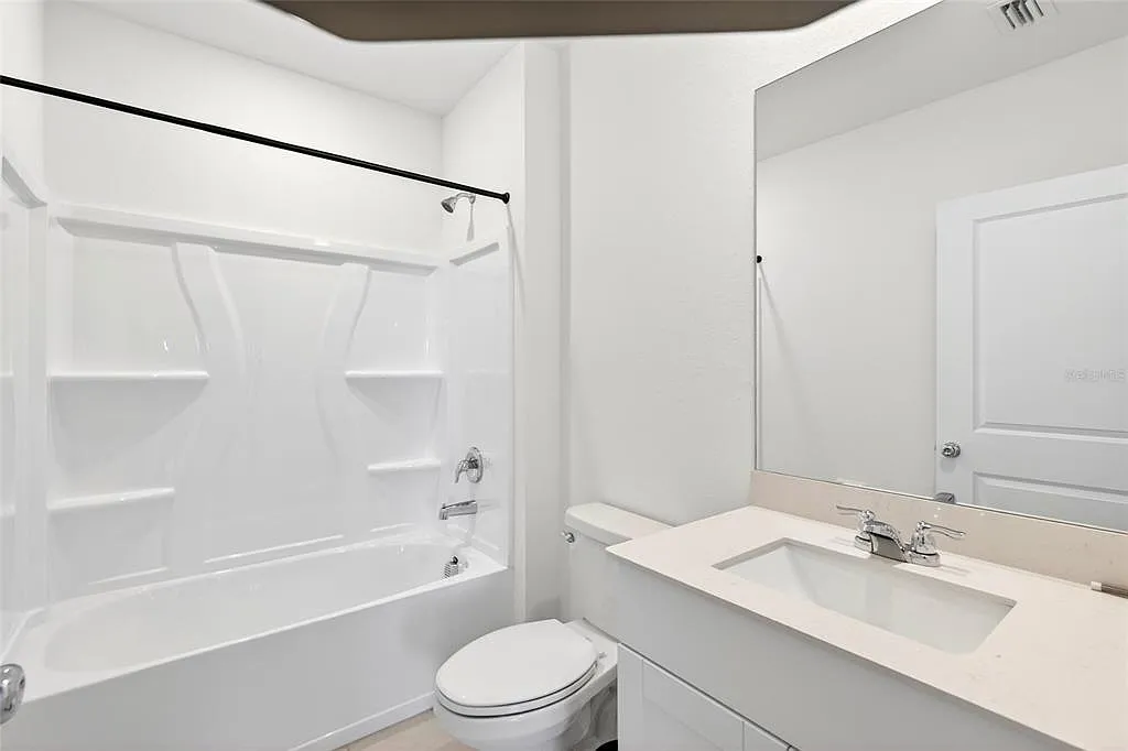 6 bed, 3.0 bath, 2463 sqft, $2,750 — Photo 4