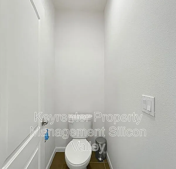 638 Cedarville Ln — Photo 18