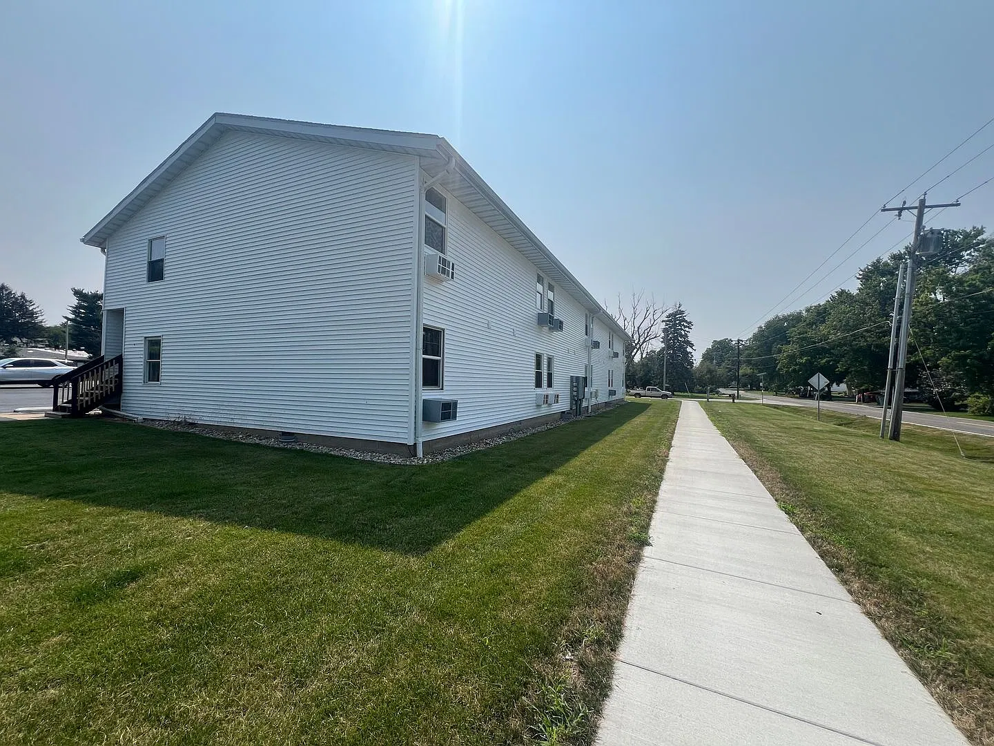 1, 2 and 3 bedroom units available! — Photo 1