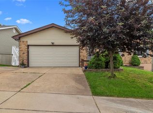12126 Beckford Estates Dr, Maryland Heights, MO 63043